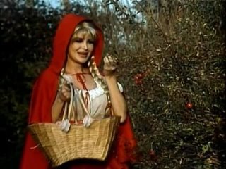 le avventure erotix di cappuccetto rosso / the erotic adventures of little red riding hood (with translation)